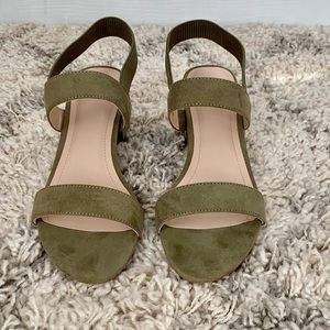 Block heel sling back sandal khaki green size 8